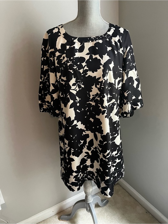 Banana Republic Dresses & Skirts - Banana Republic Black and White Floral Dress